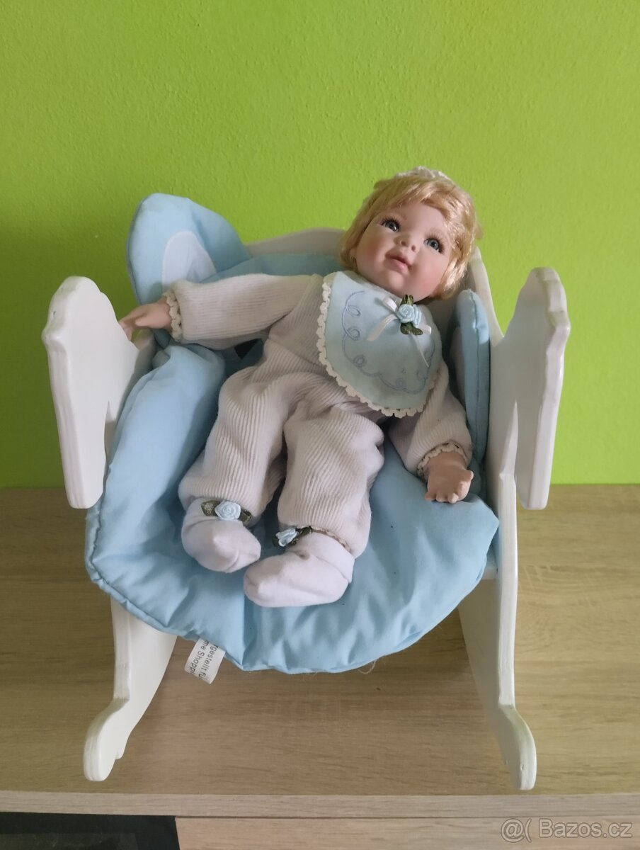 Značené porcelánové miminko Oncrown