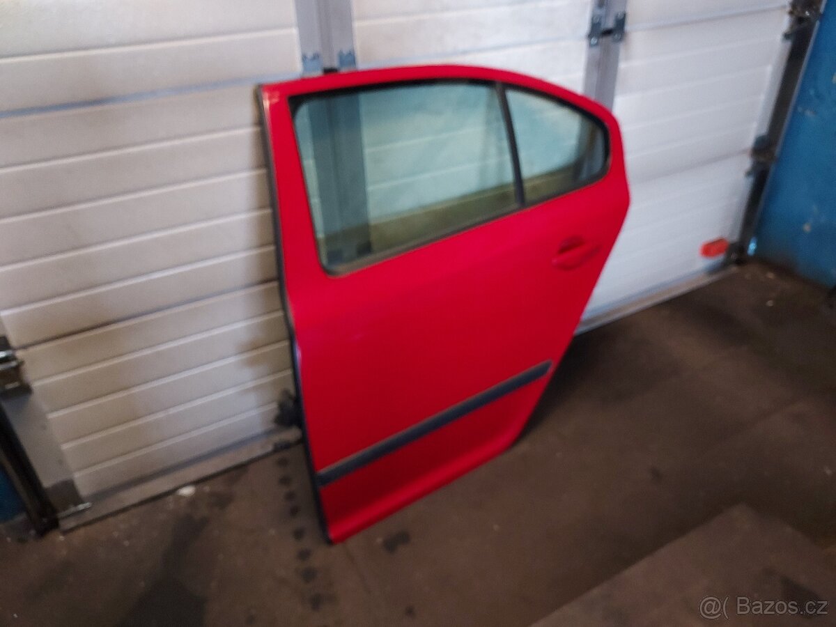 zadní dveře Octavia 2 sedan