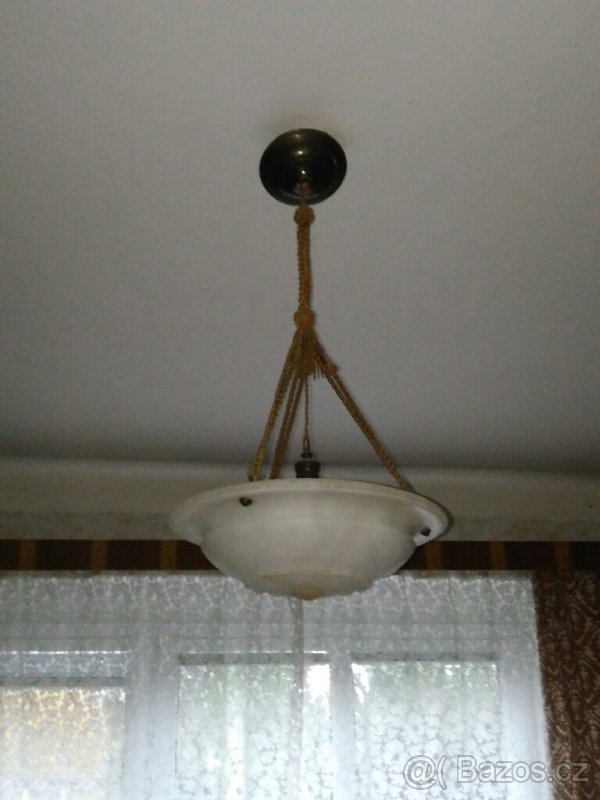Alabastrový lustr