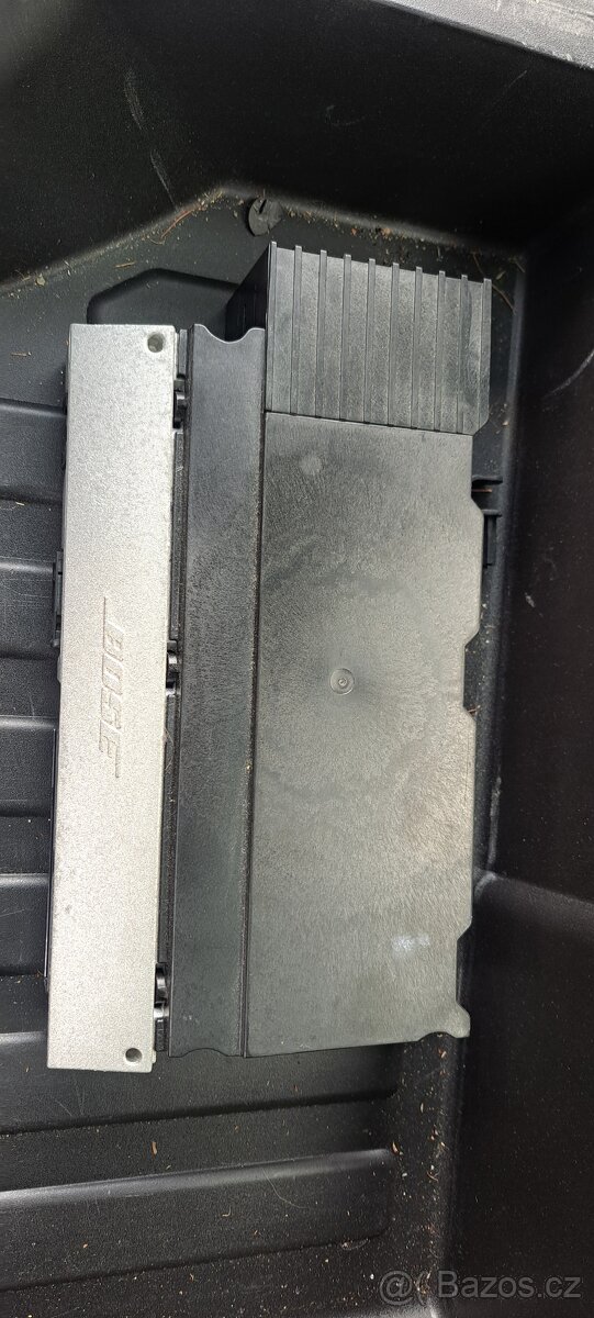 Audi q 7 zesilovac radia BOSE 4L0035223D
