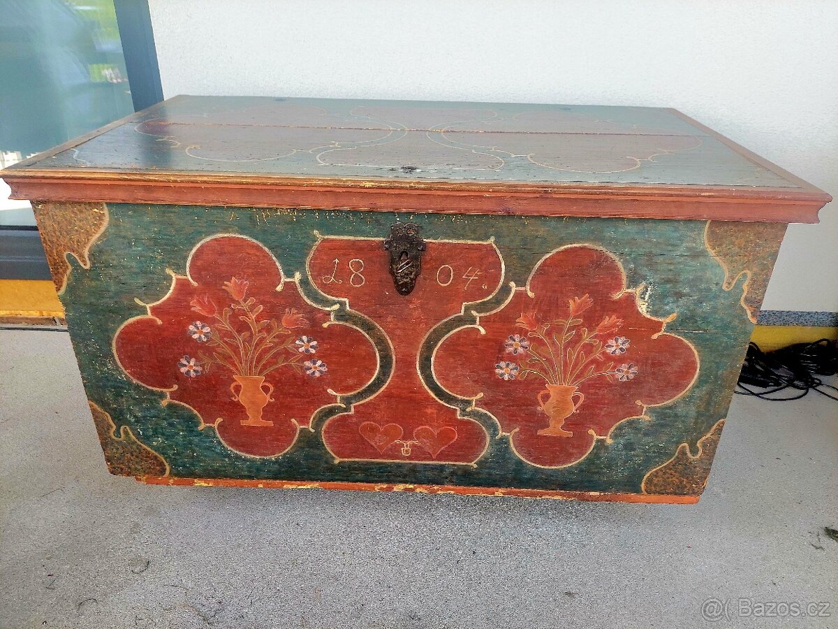 Starožitná truhla z roku 1804