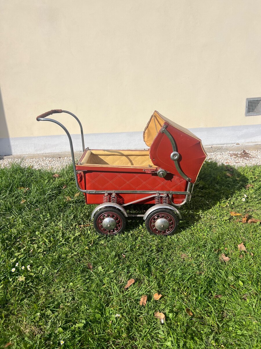 Starožitný kočárek