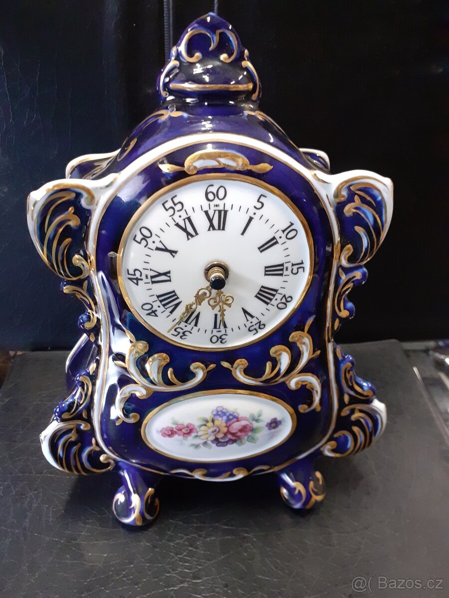 Porcelánové hodiny