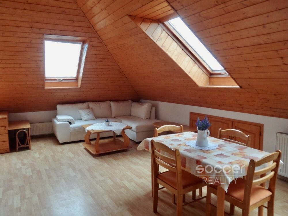 Atypický podkrovní byt 2+kk v atraktivním centru města.