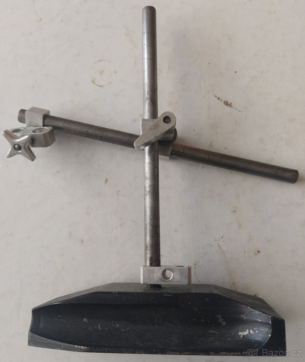 Stojánek na úchylkoměry