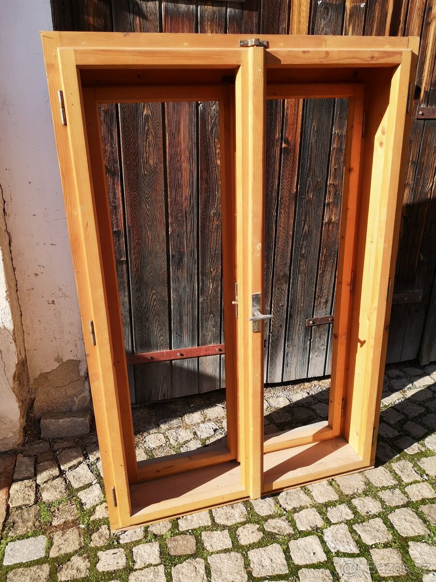 Nové dřevěné špaletové okno