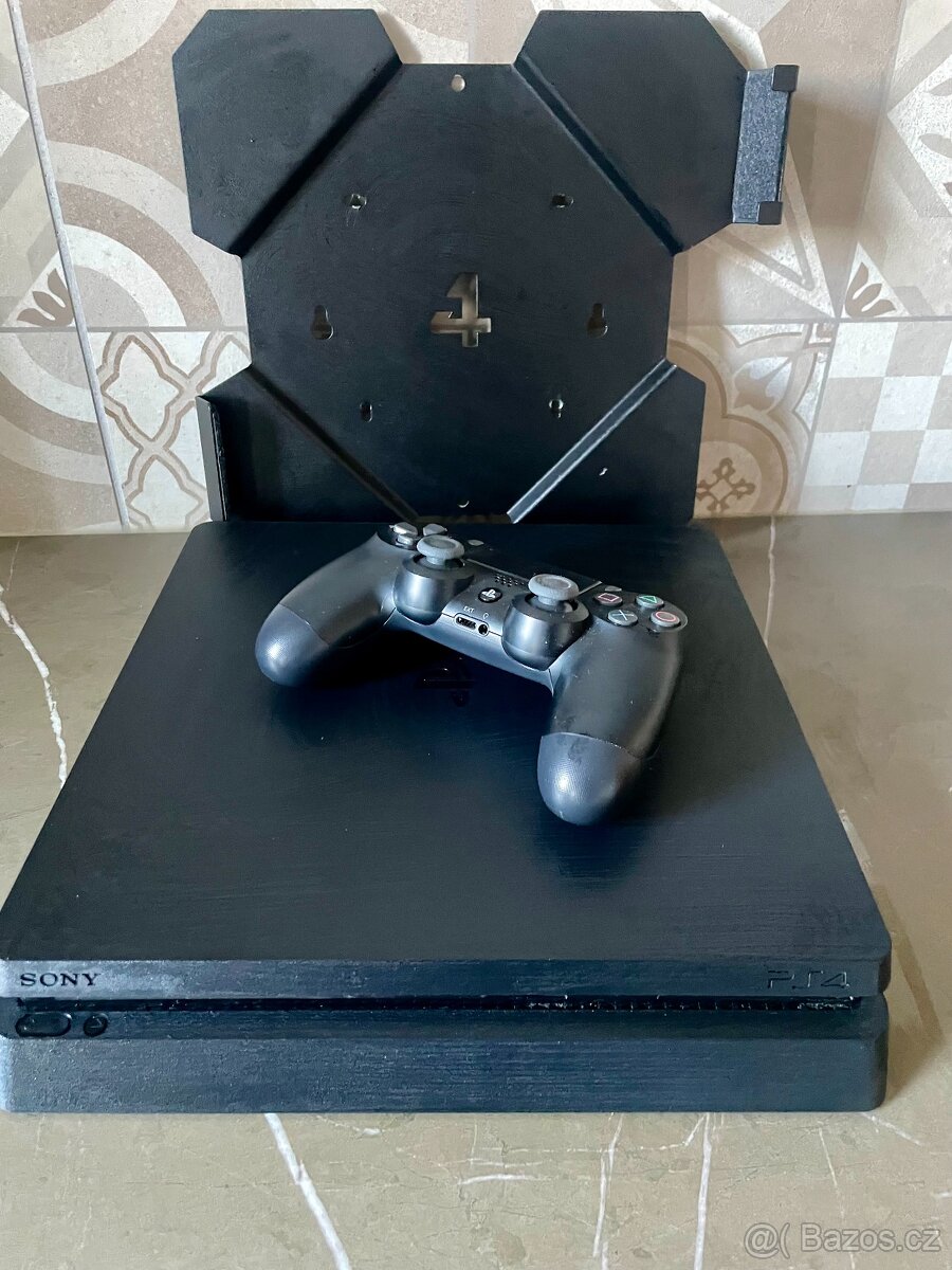 Prodám PS4 + stojan