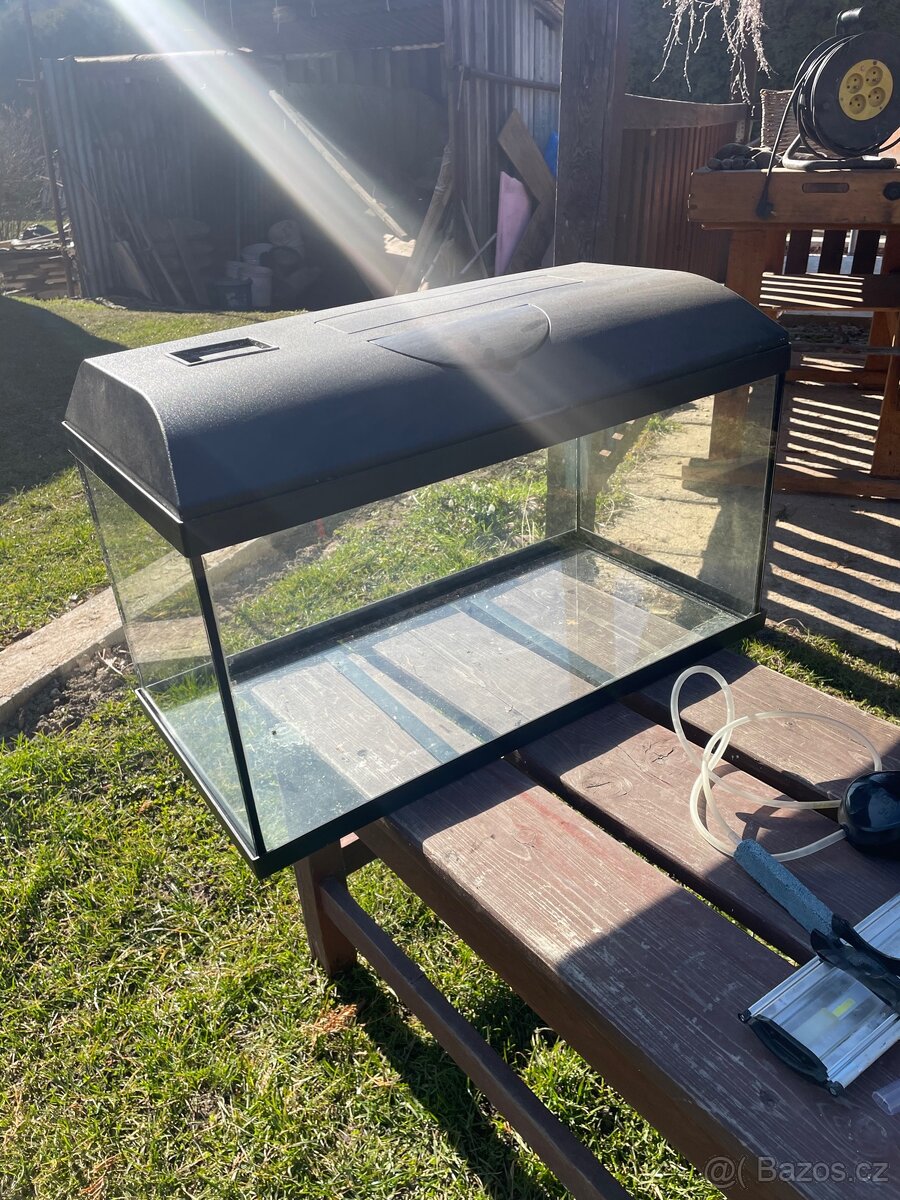 akvarium - terarium + vybavení