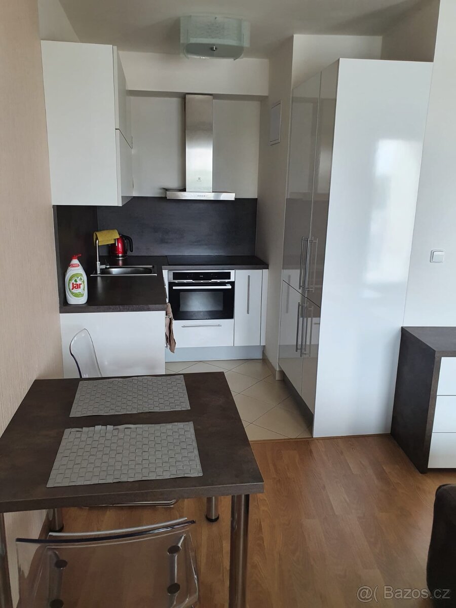 krásný byt 1+kk 35m2 v ul. Nademlejnská, Praha 9 - Hloubětín