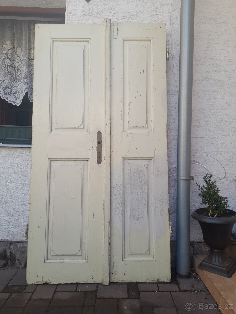 Starožitný dveře dvoukřídlé