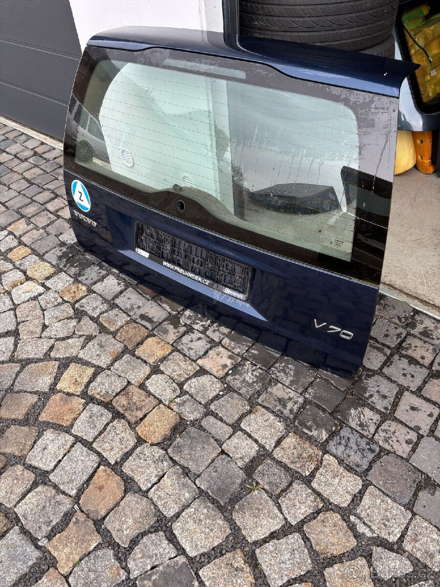 Volvo V70 - Zadní víko kufru