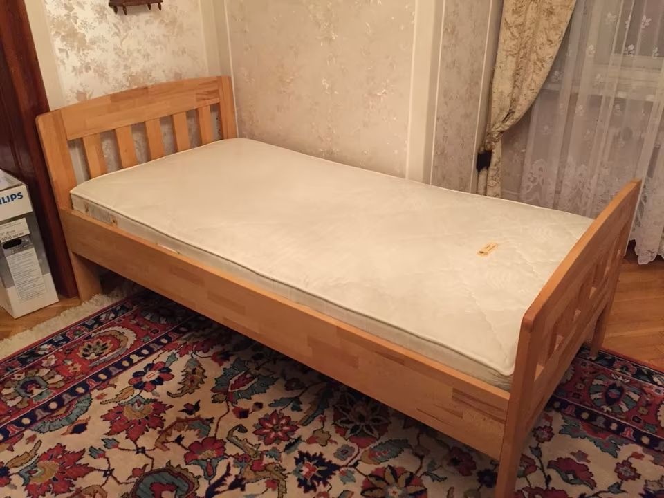 Postel 200x100cm s lamelovým roštem bez matrace