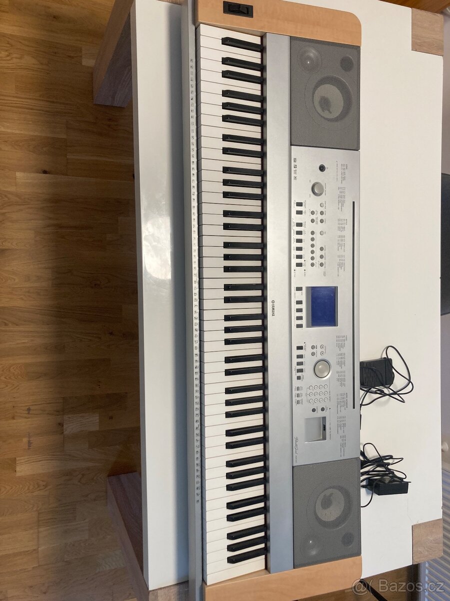 Piano YAMAHA Portable Grand DGX-640