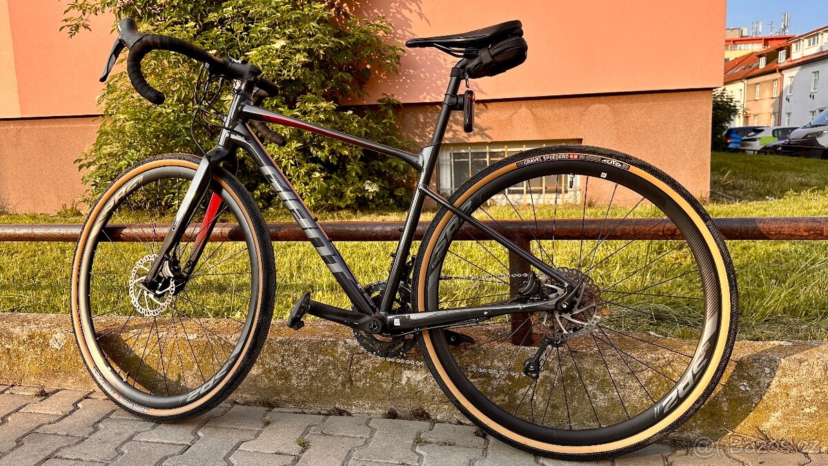 Gravel Giant Revolt 1 (2020, vel. S)
