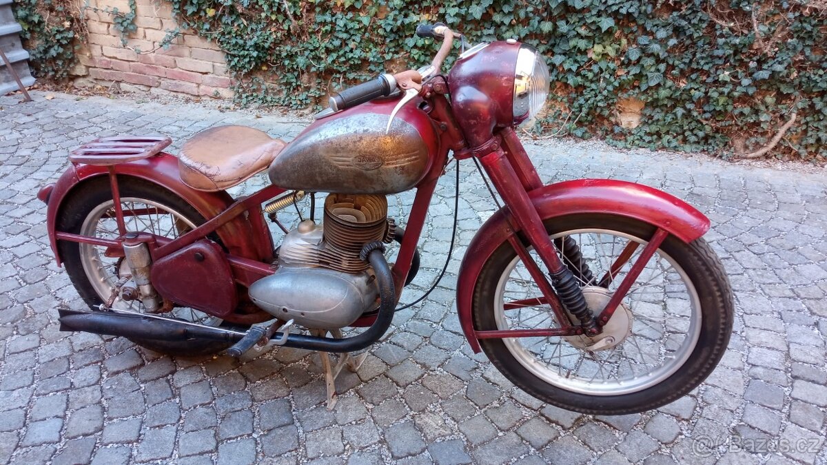 Jawa 250 Pérák