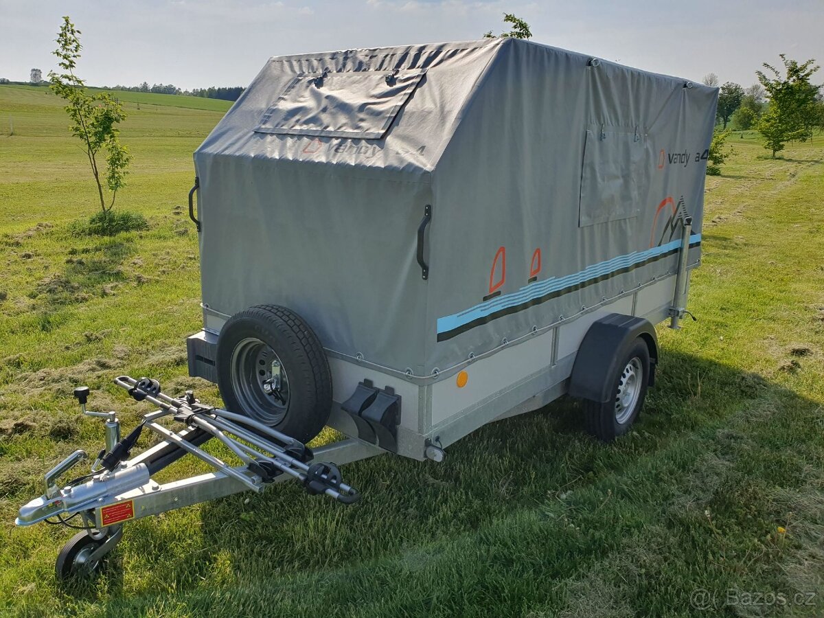Zaplachtovaný vozík