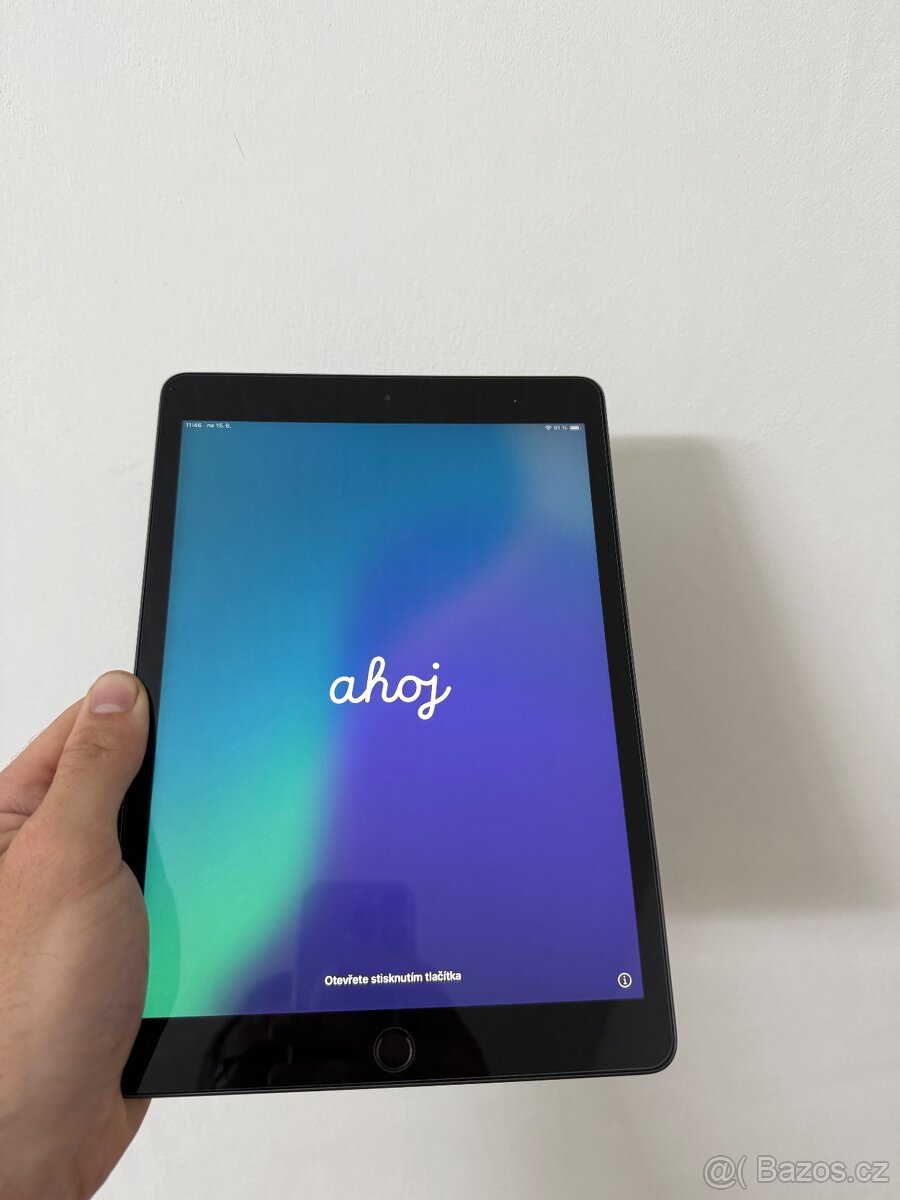 IPad 8 generace vesmírně šedá