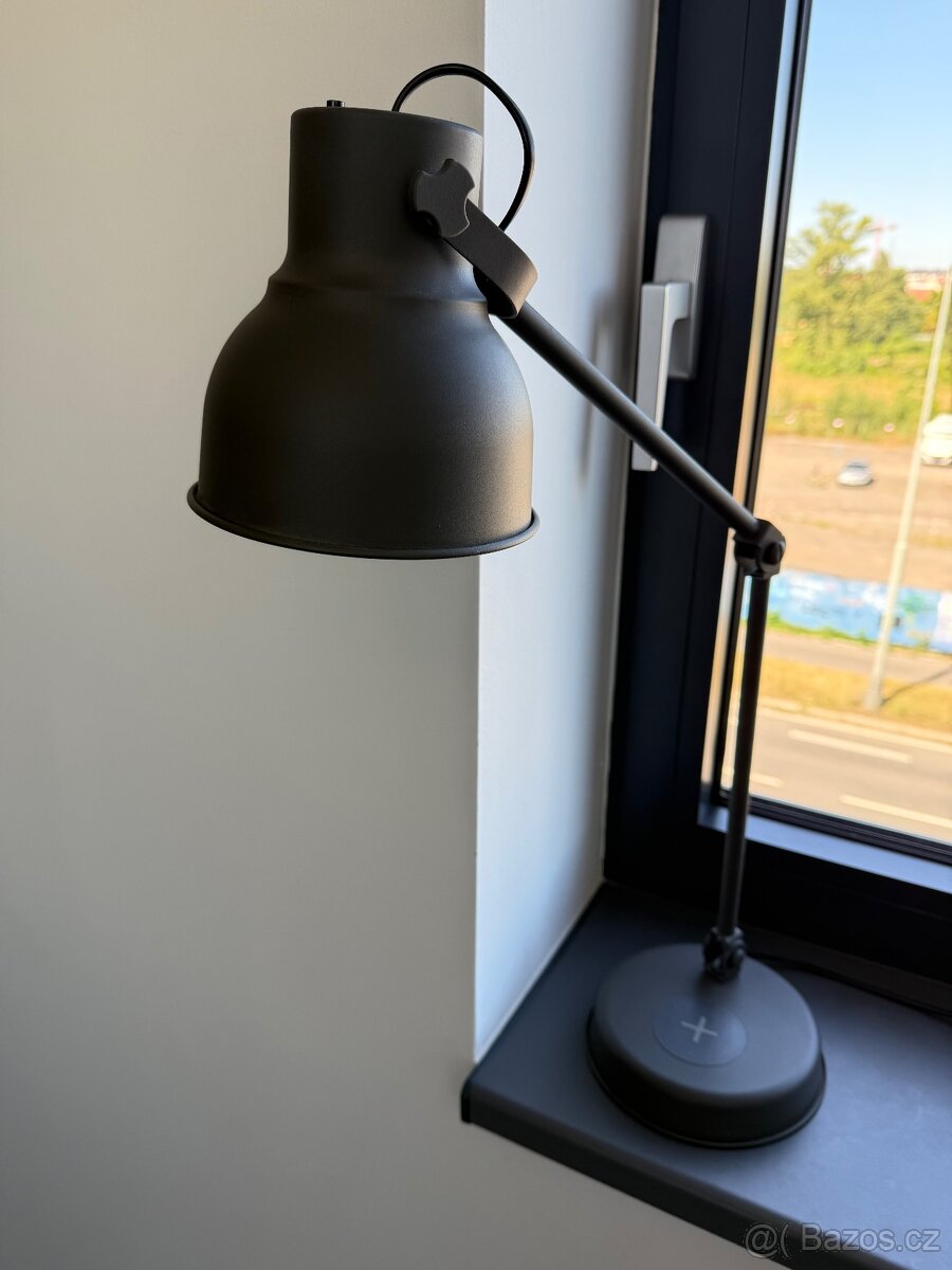 Ikea HEKTAR stolní lampa, tmavě šedá, bezdrátové dobíjení