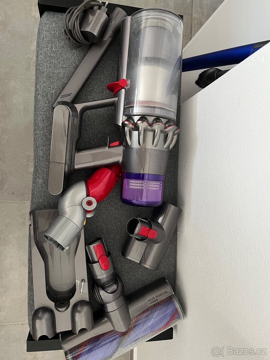 Dyson V11