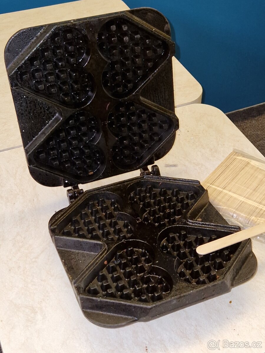 pečící desky na výrobu wafflí ve tvardu srdce