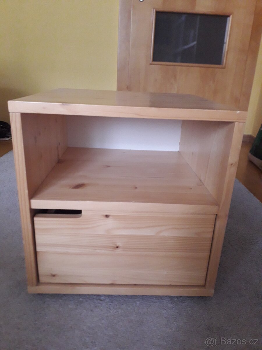 Noční stolek