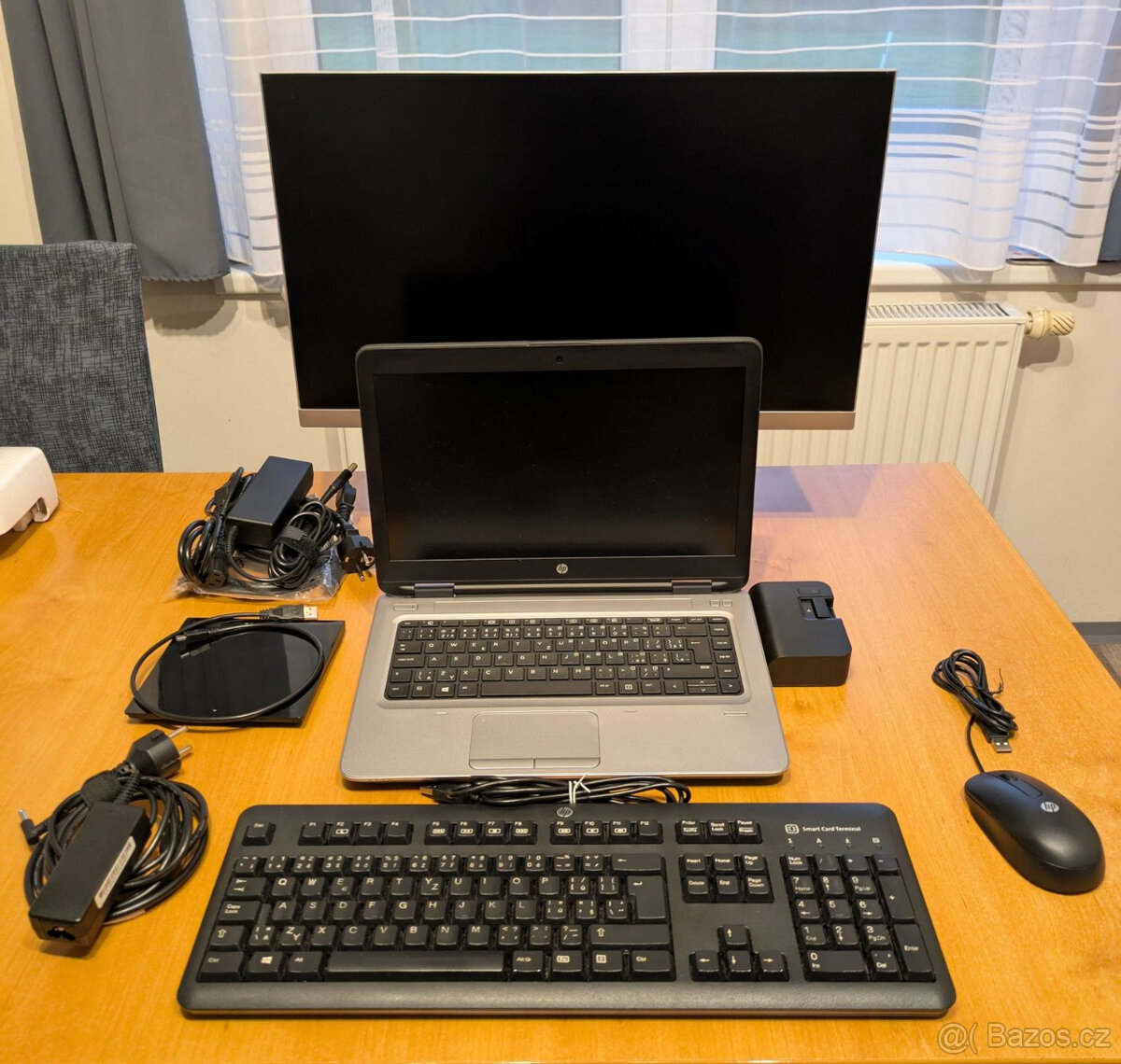 Notebook HP 645 s příslušenstvím