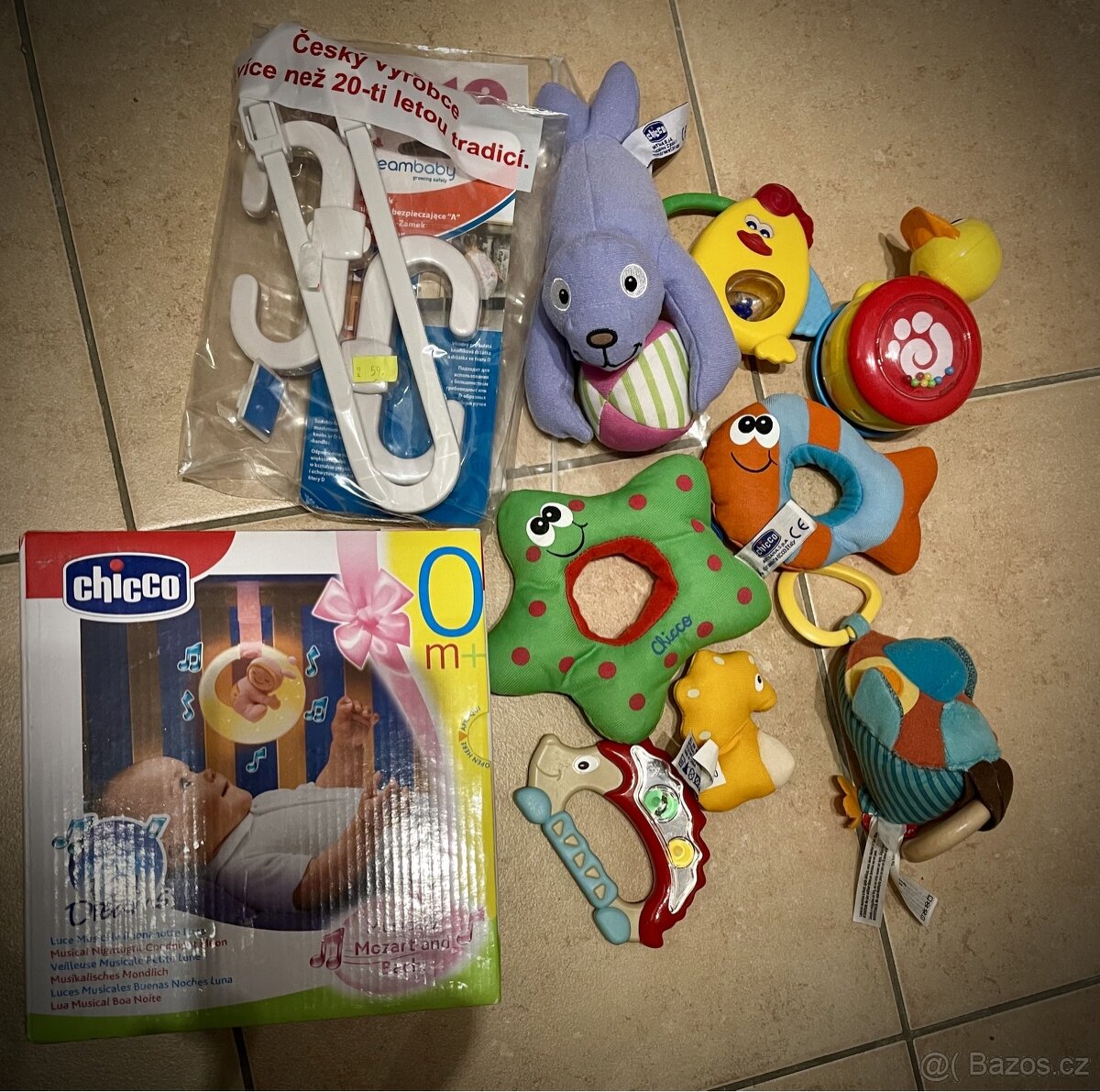 Set hraček Chicco a nové bezpečnosti zámky pro miminko