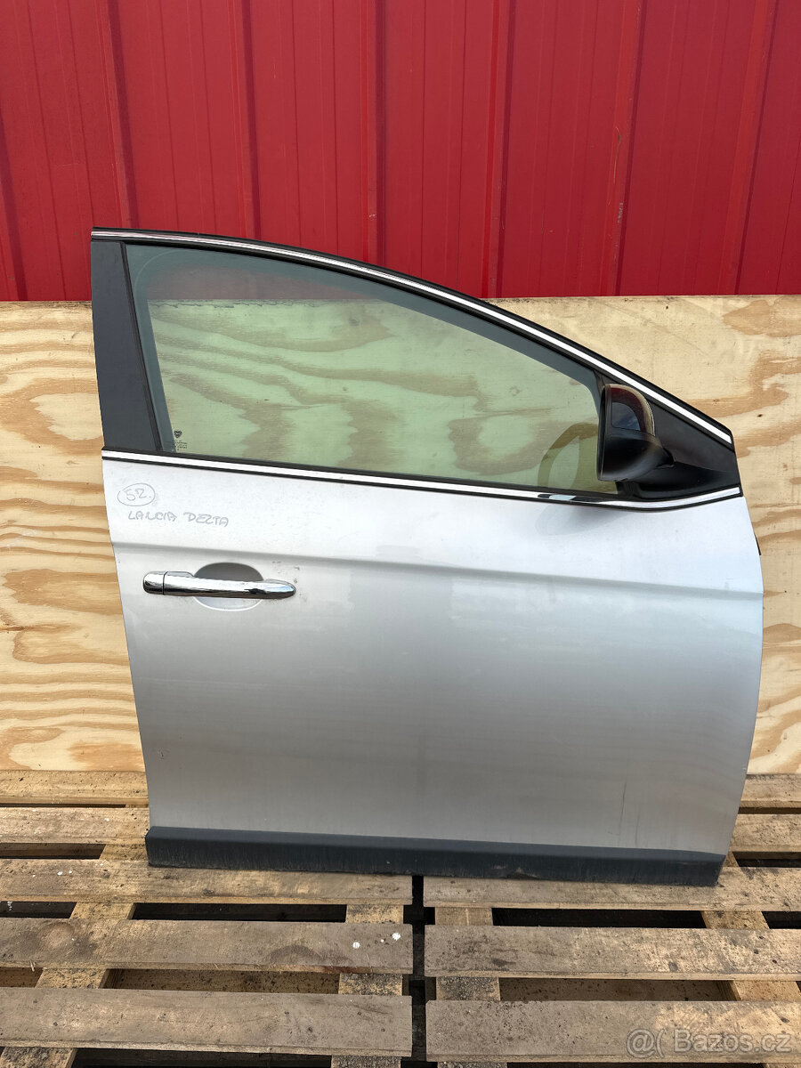 Prodám PRAVÉ PŘEDNÍ DVEŘE LANCIA DELTA