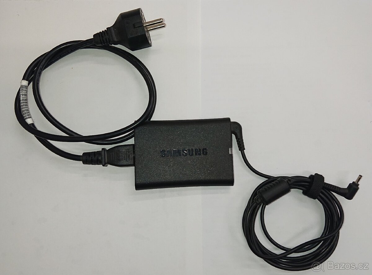 Zdroj k notebooku Samsung