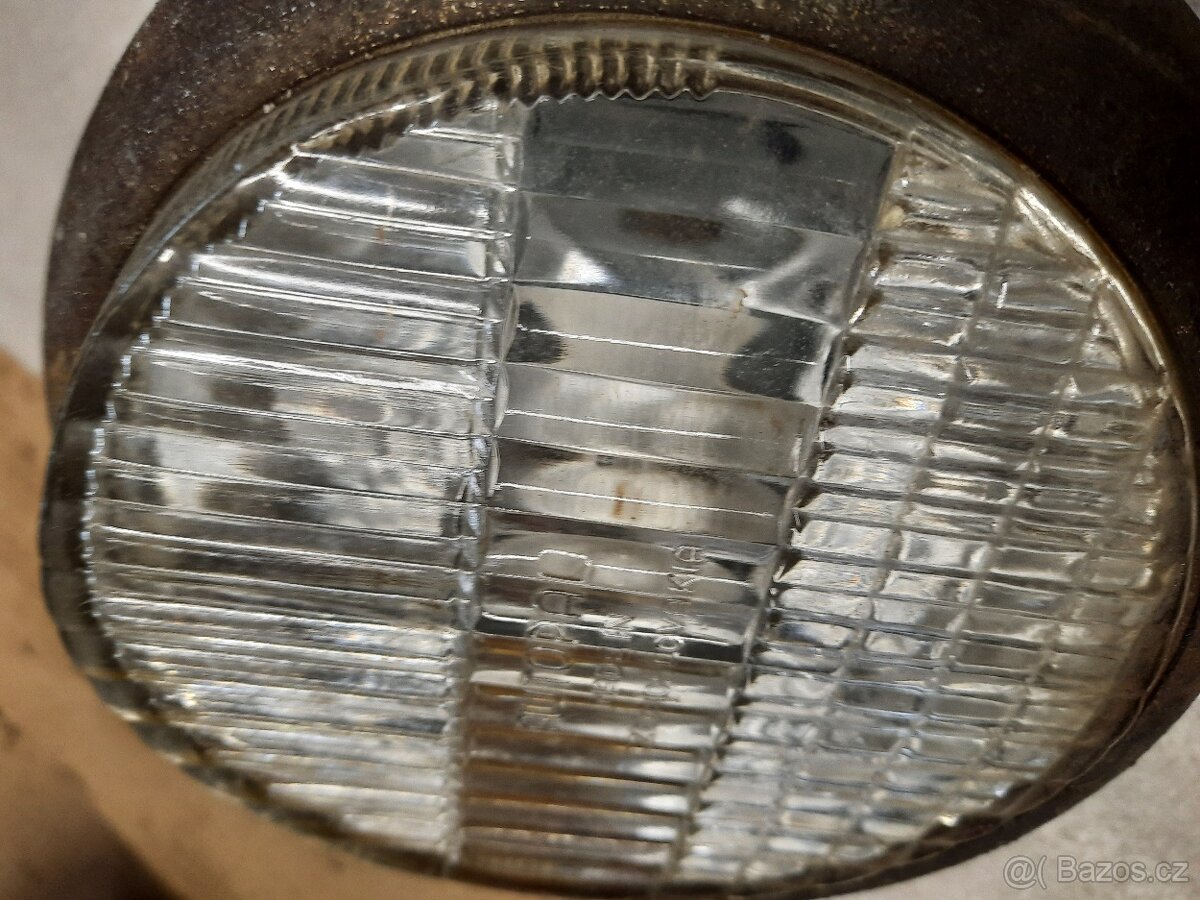 Veterán Skoda Tatra svetlá Autopal