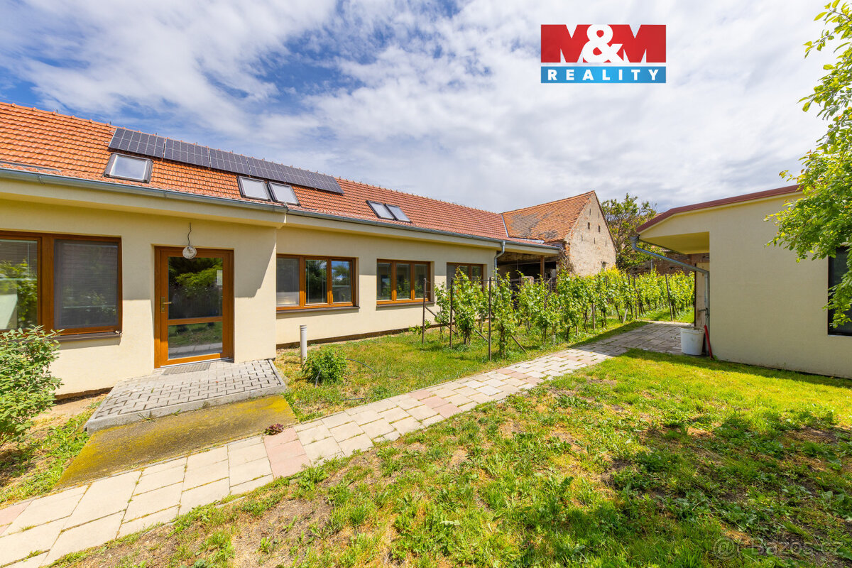 Prodej rodinného 263m² s pozemkem 1250m² v Šumicích