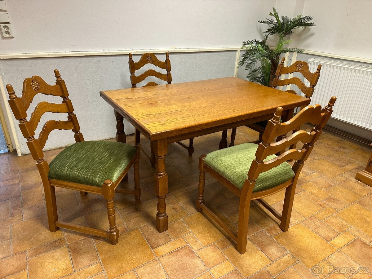 Rustikální jídelní set. Rozkládací stůl + 4 židle.