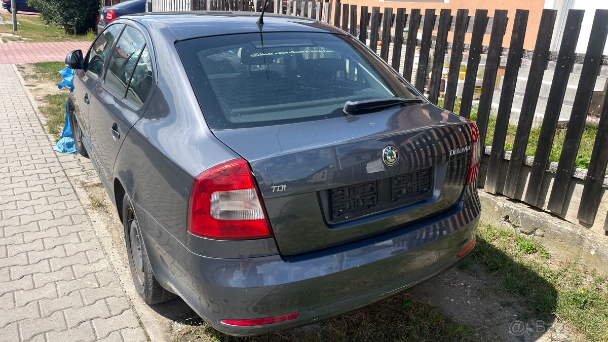 Škoda Oktávia 1,6 tdi na náhradní dily
