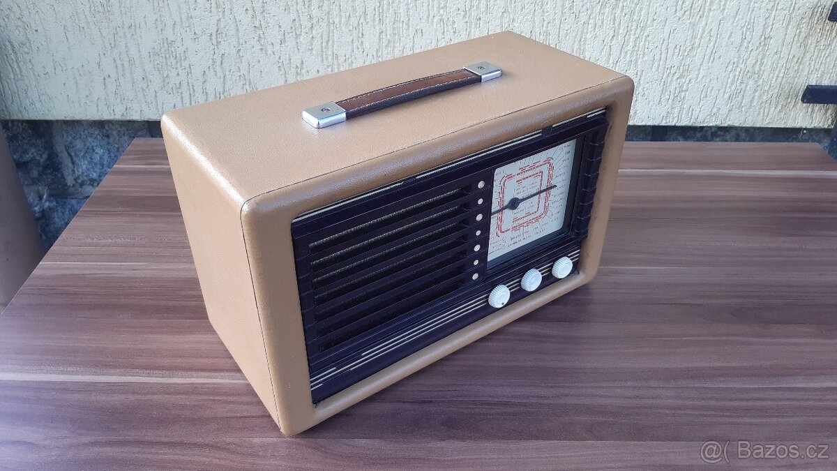 Elektronkové bateriové rádio TESLA 3101B