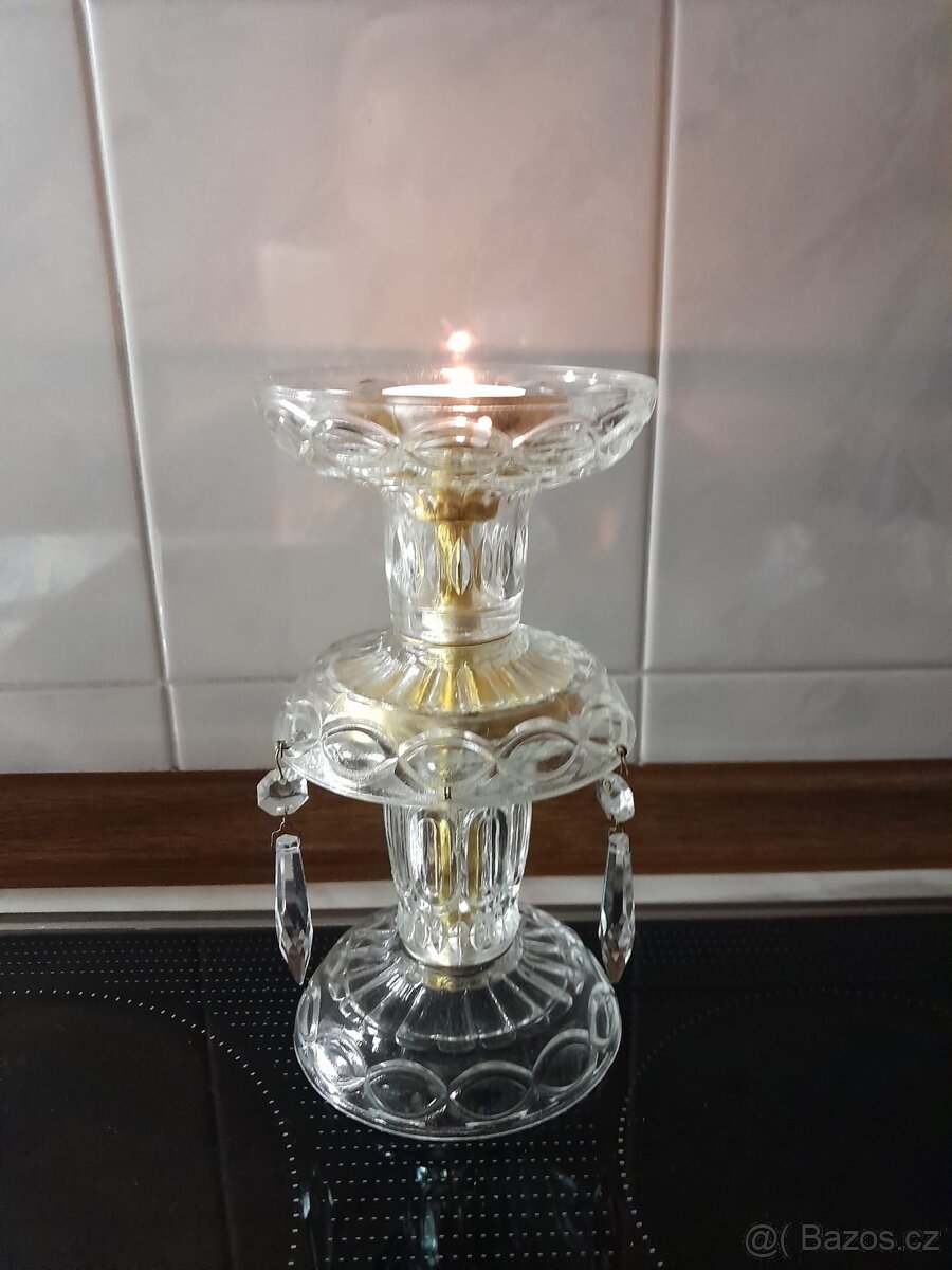 Skleněný svícen s ověsy