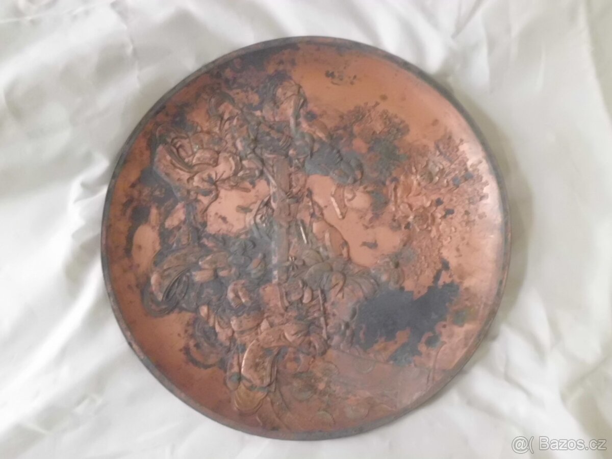 Starodávný Kovový velký Talíř s GEJŠAMI - JAPONSKO - ZNAČENO