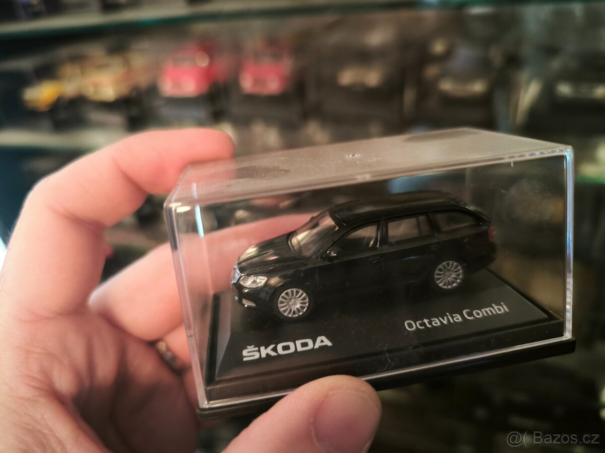 Model Abrex 1:72 Škoda Octavia Combi II černá