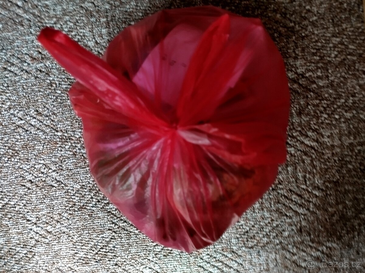 Prodám igelitovou velkou tašku plnou hraček