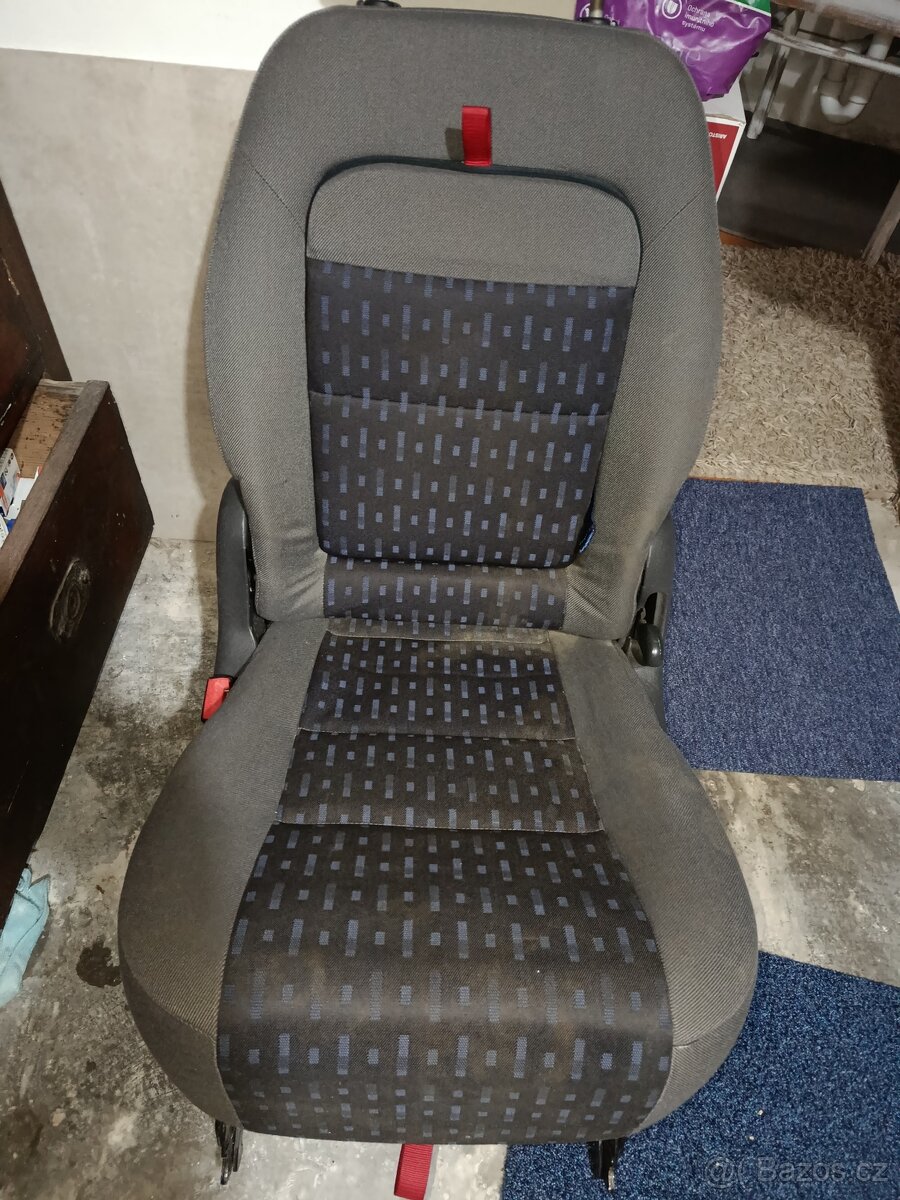 Sedadlo 3v jednom