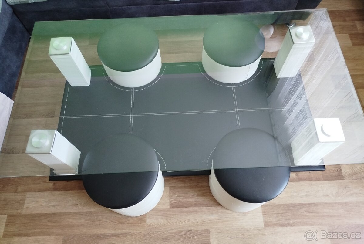 Konferenční stůl