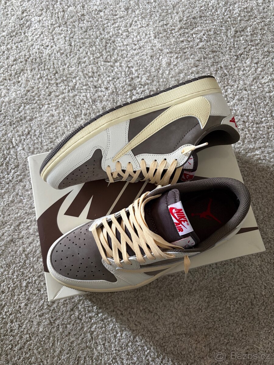 Jordan 1 retro low x Travis Scott