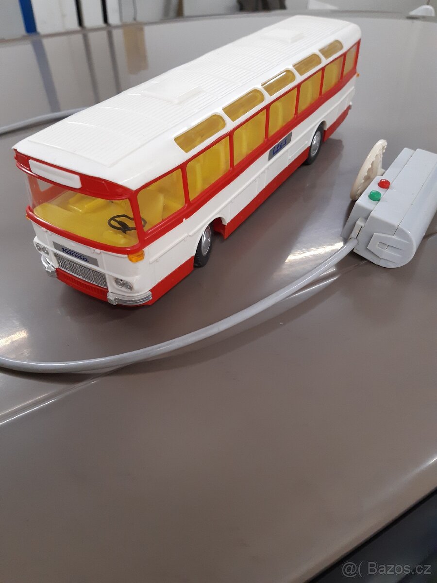 Autobus stará hračka ites pěkný