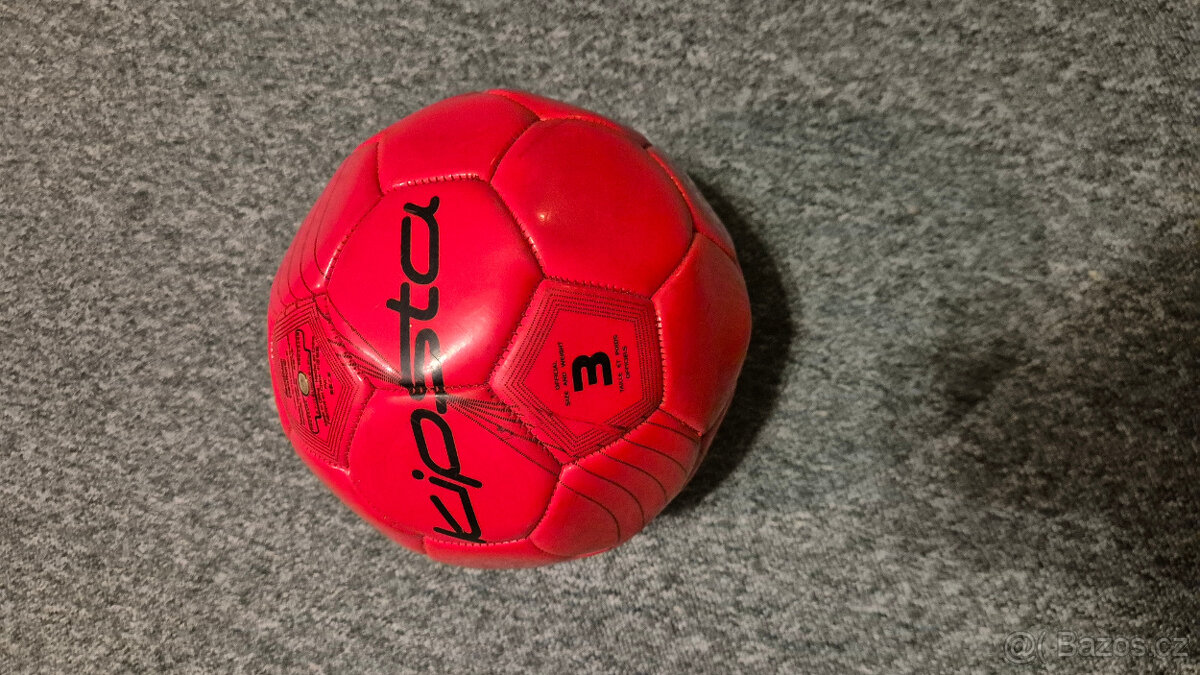 Prodám dětský fotbalový míč Kipsta