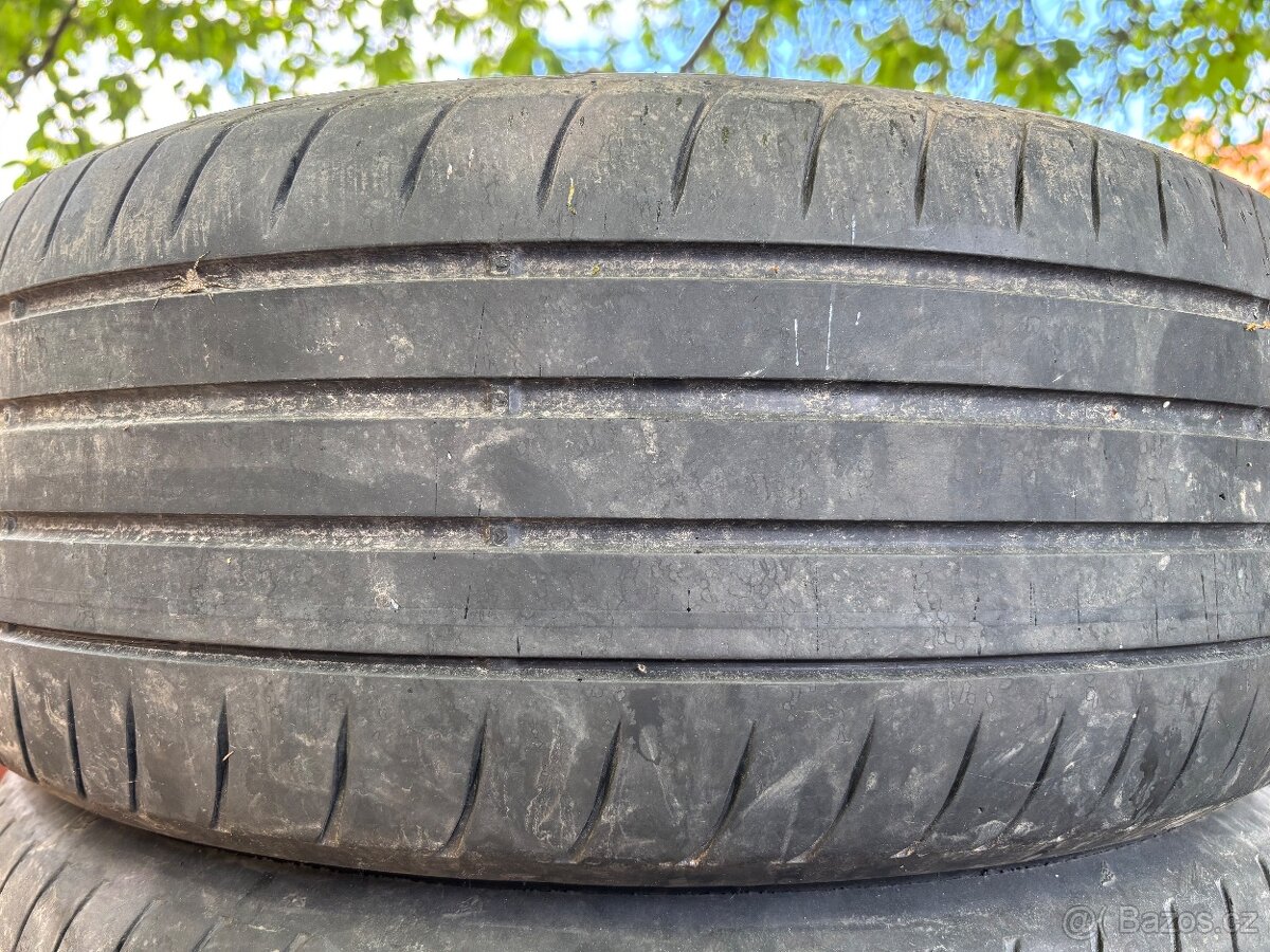 225/55 R 17 Goodyear eagle F1