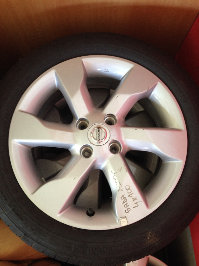Nissan AL kola s pneu Conti 185/55 R16