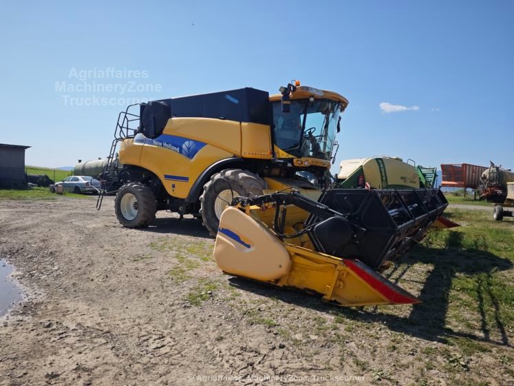 Predám kombajn New Holland CR 9080, rok výroby 2011, lišta 9
