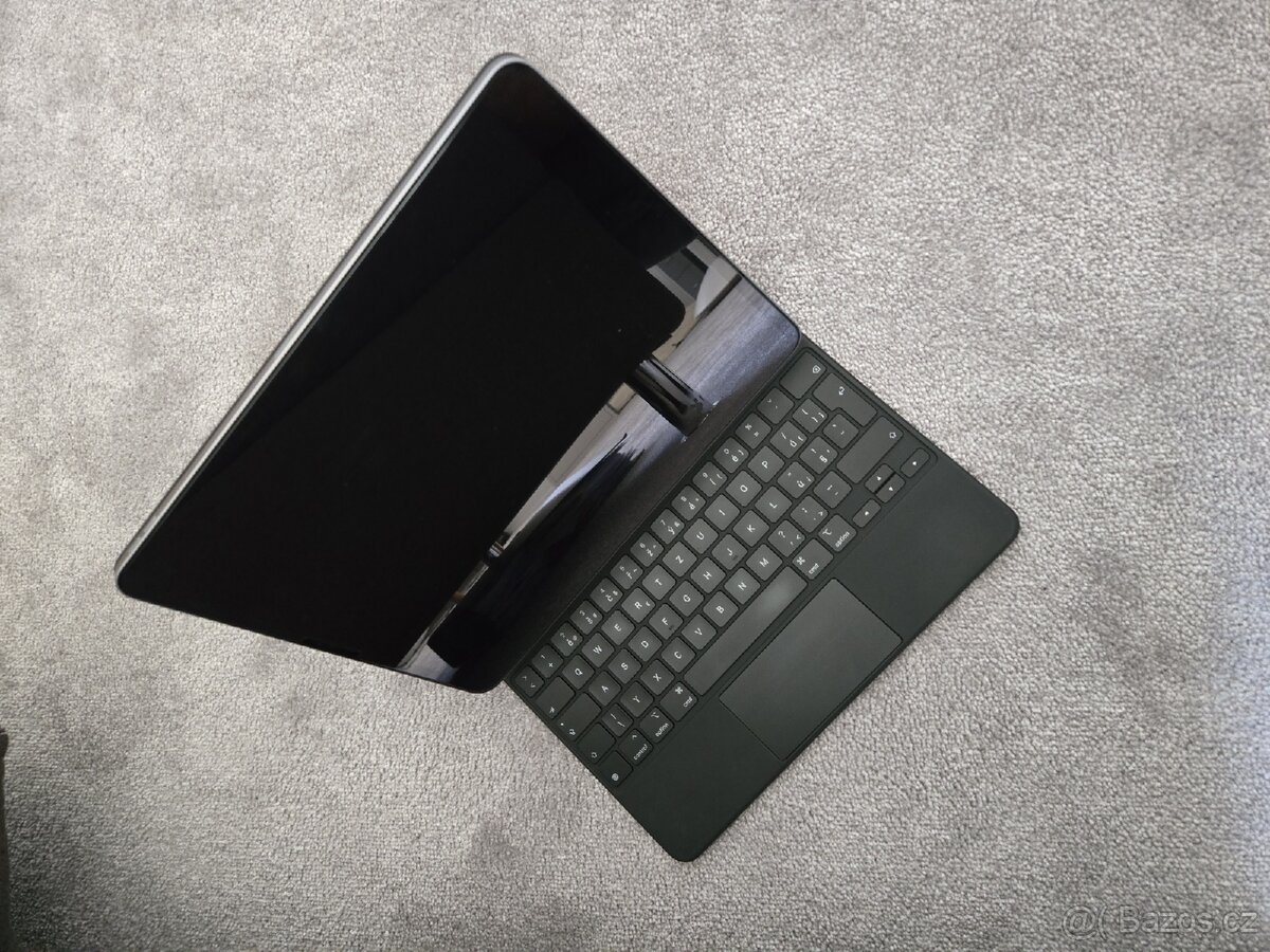 ipad 13 pro + Magic Keyboard + panzer folie + záruka