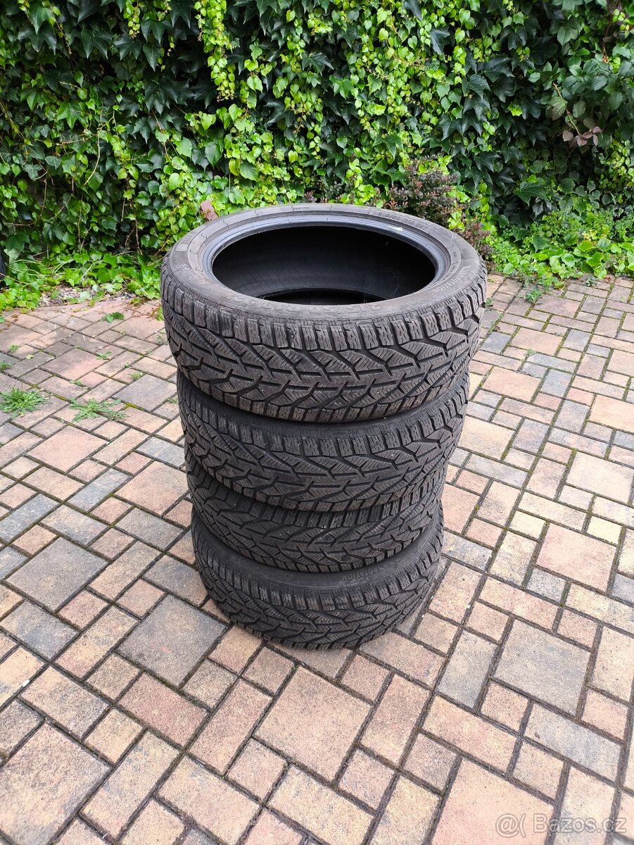 Prodám pneu 215/50 r18 92v