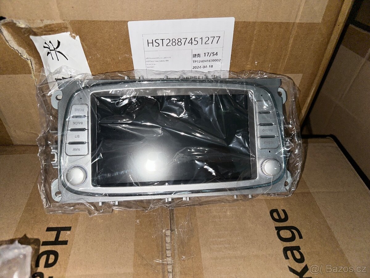 2DIN autorádio s 7″ dotykovým displejem
