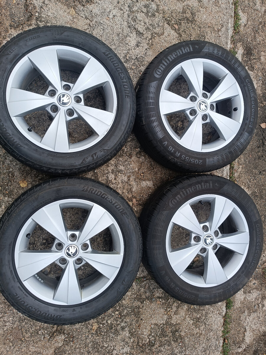 Škoda Octavia III - alu 6,5x16 et46 + letní 205/55/16
